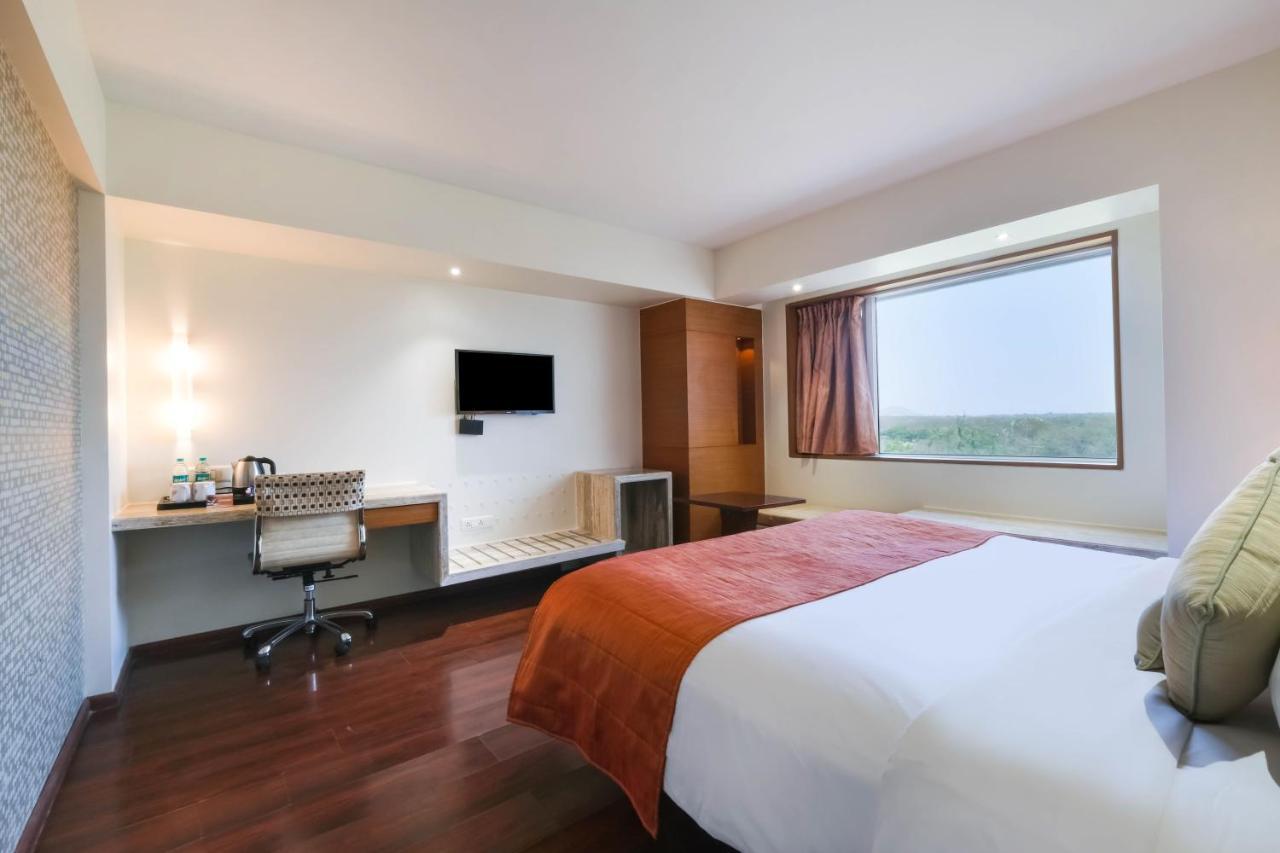 7 Apple Pimpri Pune Hotel