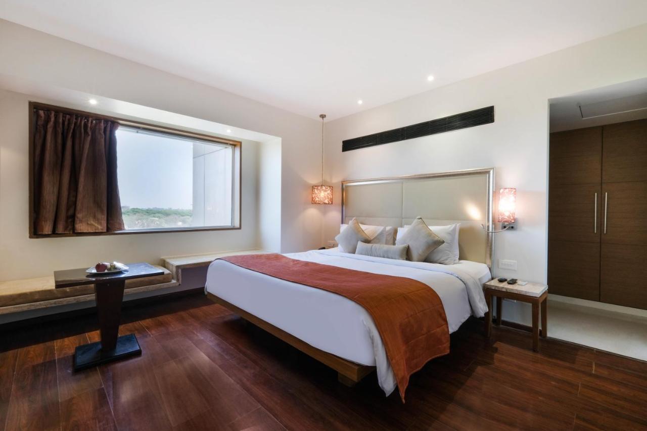 7 Apple Pimpri Pune 3*