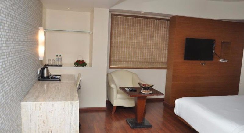 Hotel 7 Apple Pimpri Pune 3*