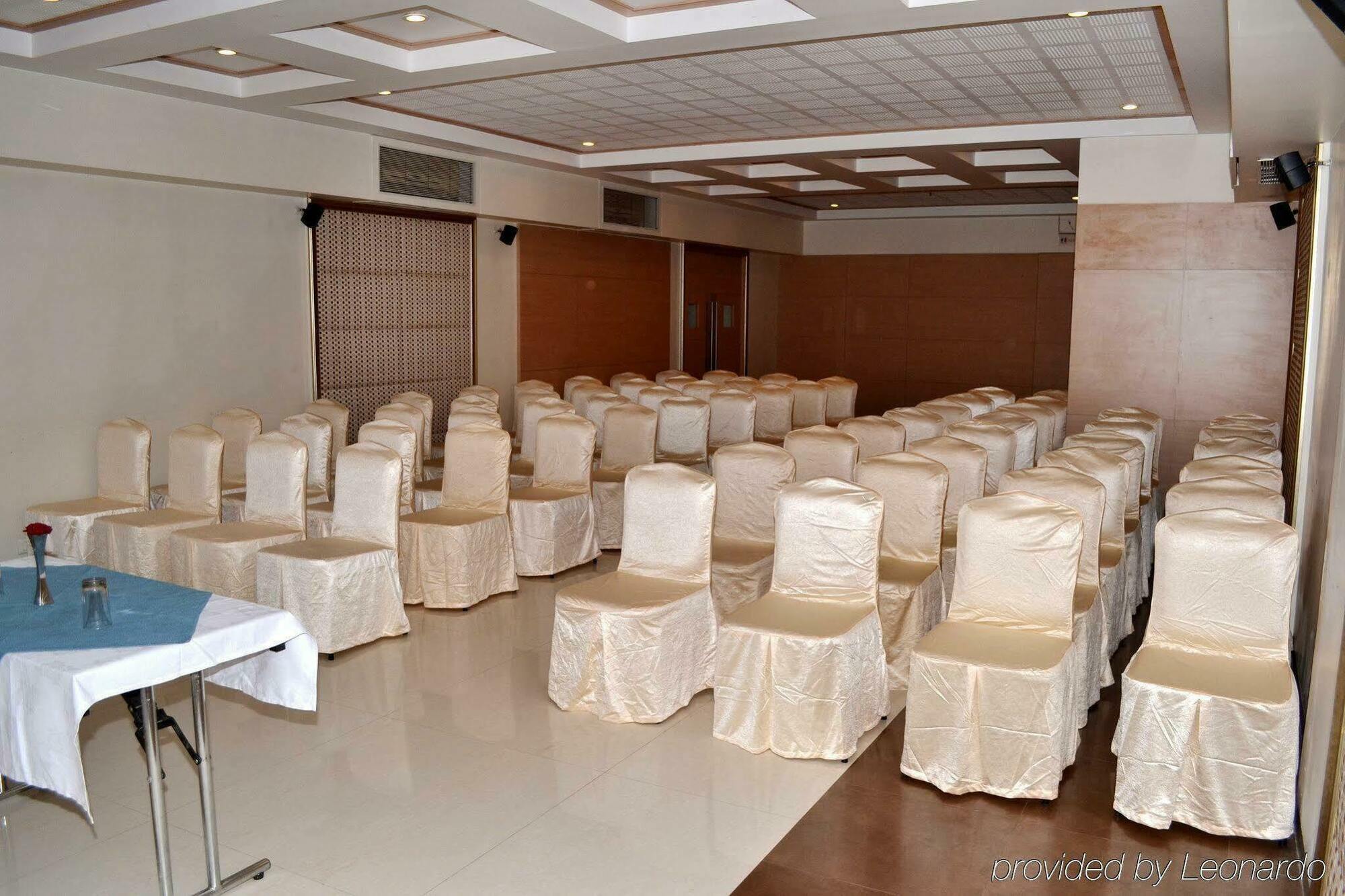 7 Apple Pimpri Pune 3* Arvi