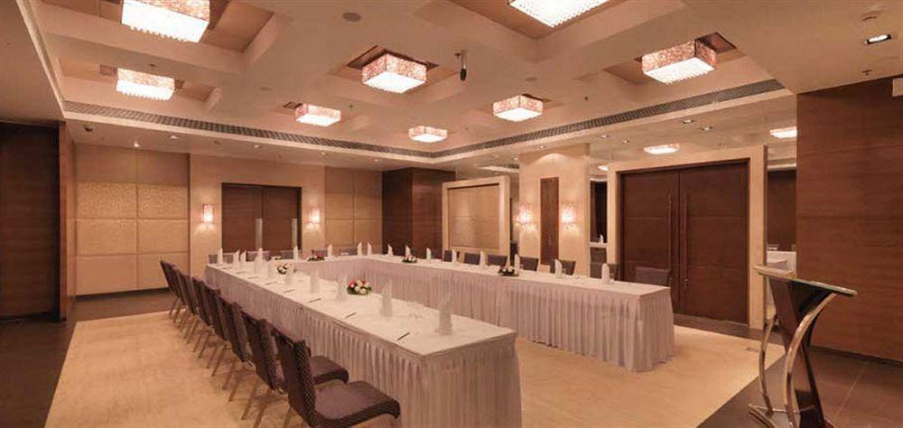 7 Apple Pimpri Pune 3*