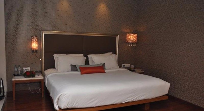 7 Apple Pimpri Pune 3*
